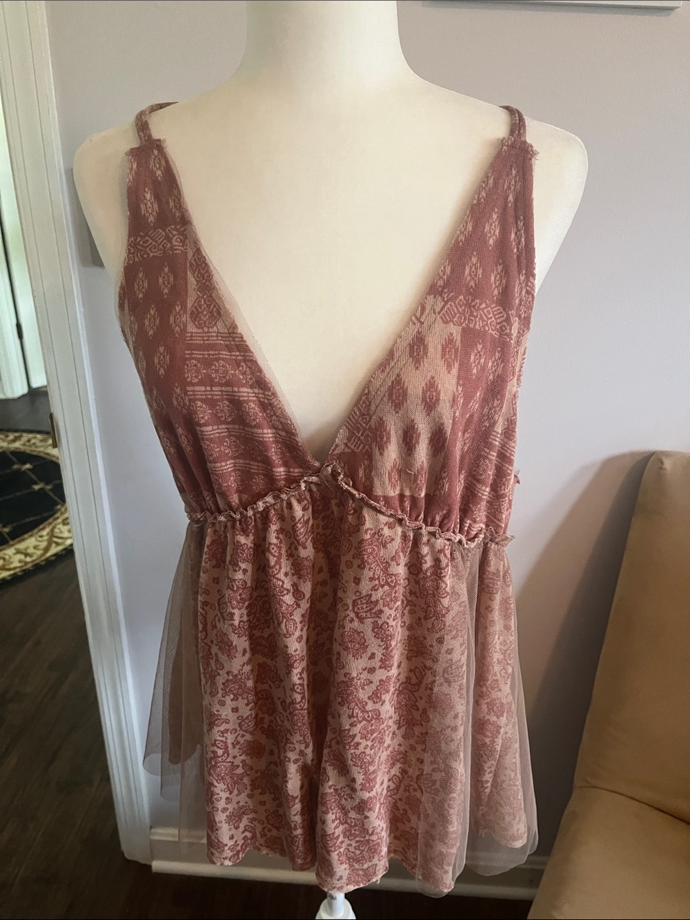 gimmicks by BKE Dusty Rose Print Lace-Trim Sleeveless Top